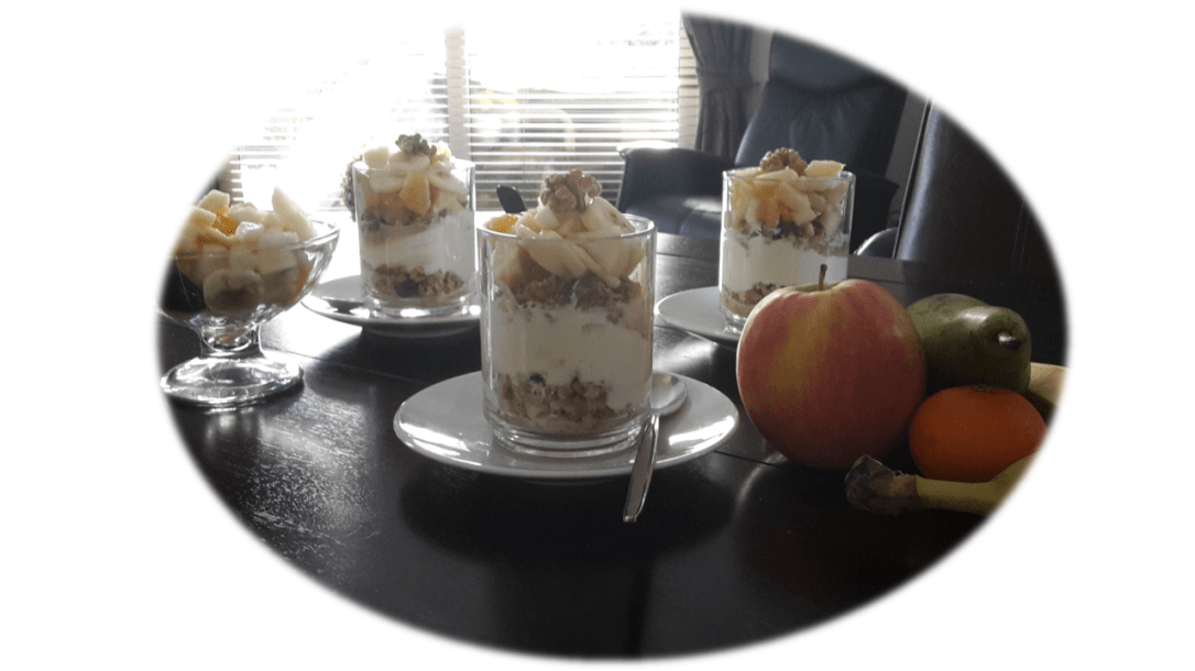 yoghurt-muesli-fruit-cocktail